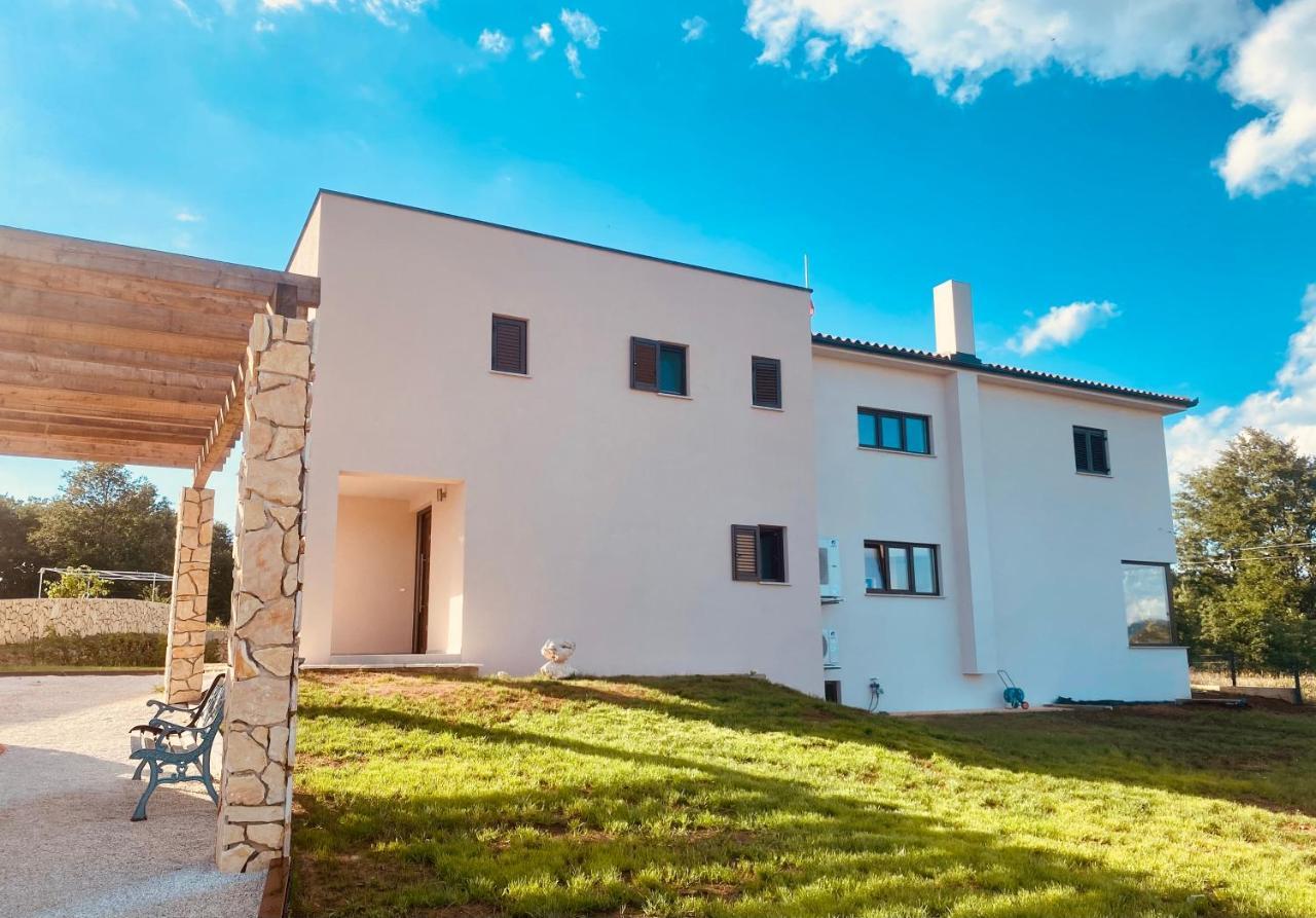 Villa Fluggi Near Labin Santalezi Buitenkant foto