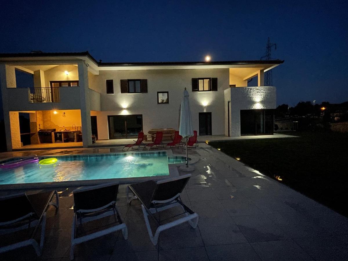 Villa Fluggi Near Labin Santalezi Buitenkant foto